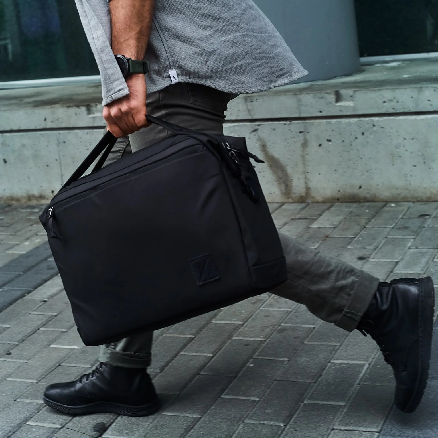 Transit Briefcase 20L - Image 23